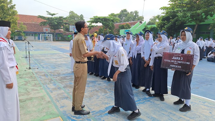 Penyerahan Hadiah dan Prestasi Siswa