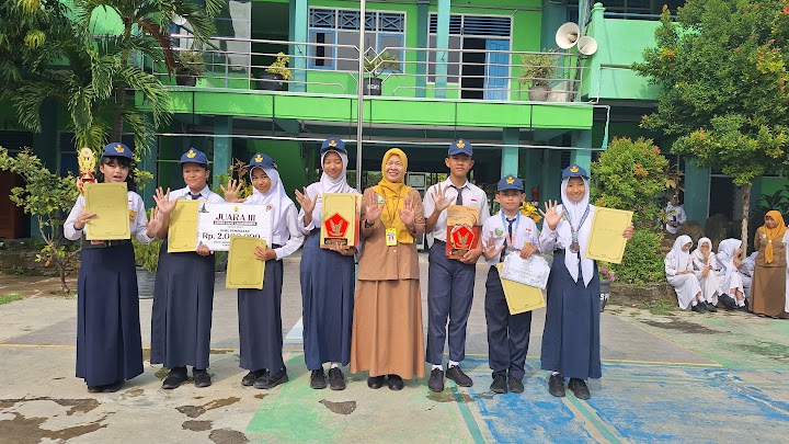Penyerahan Hadiah dan Prestasi Siswa